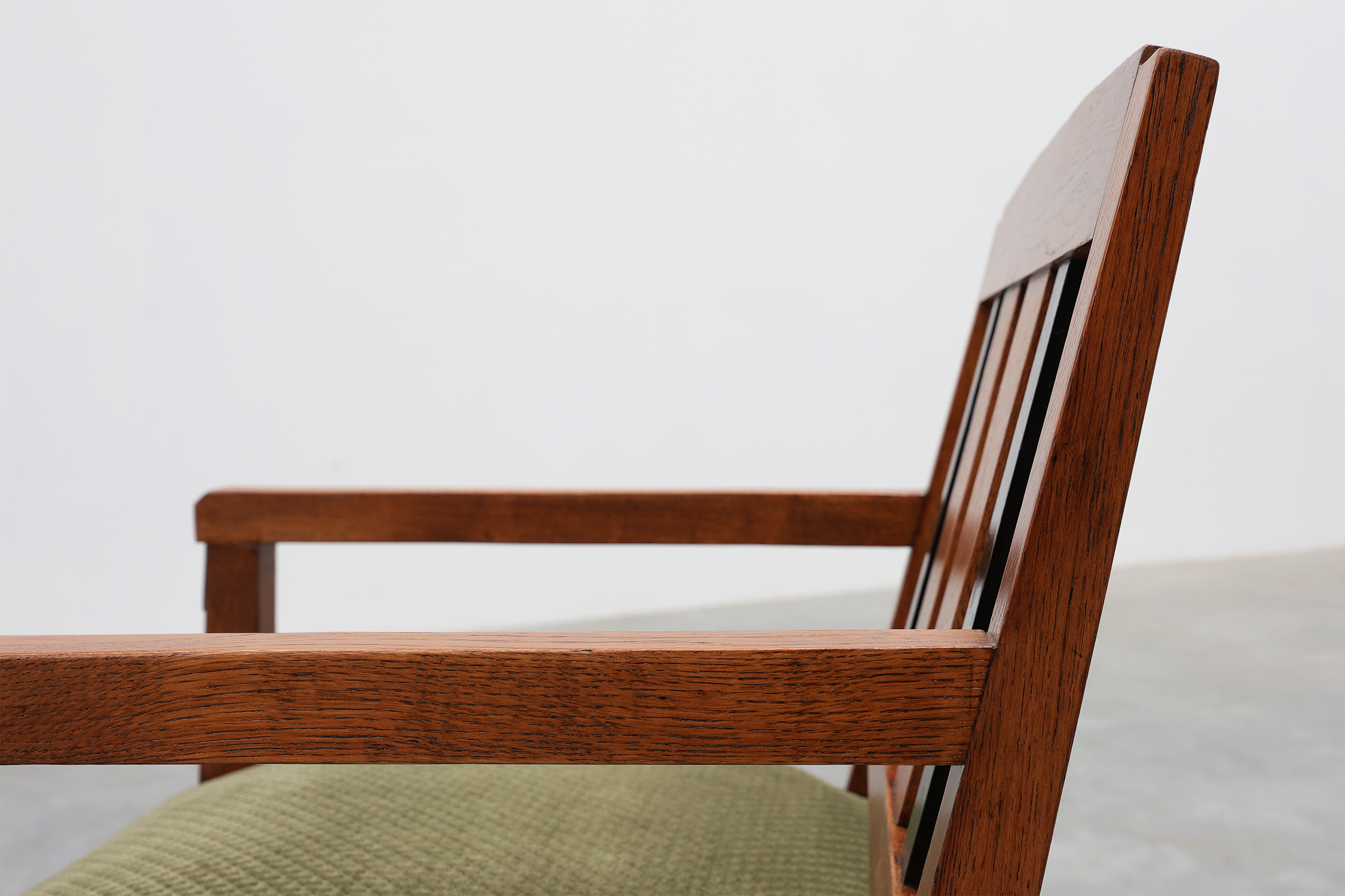 Amsterdamse School Oak Armchair with Green Velvet Seat, Netherlands, 1920sthumbnail